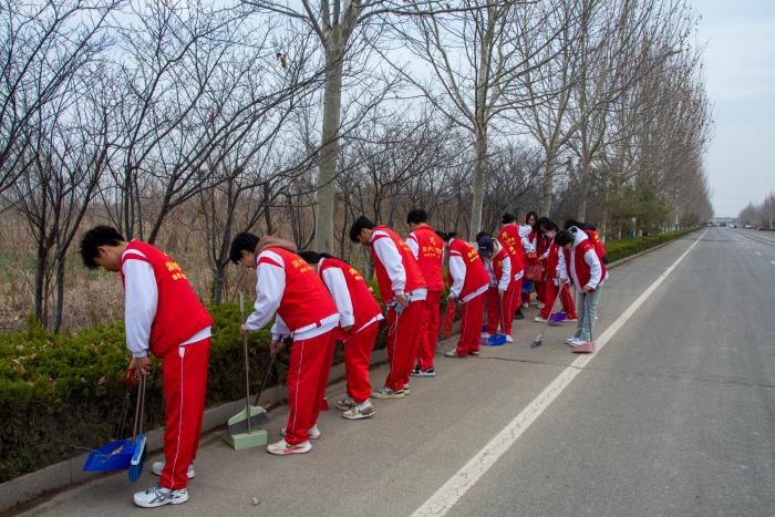 弘扬志愿精神助力文明城市滨州职业学院信息工程学院到