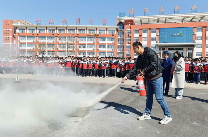博兴县第五中学举行2024春季学校消防安全教育暨应急疏散演练活动