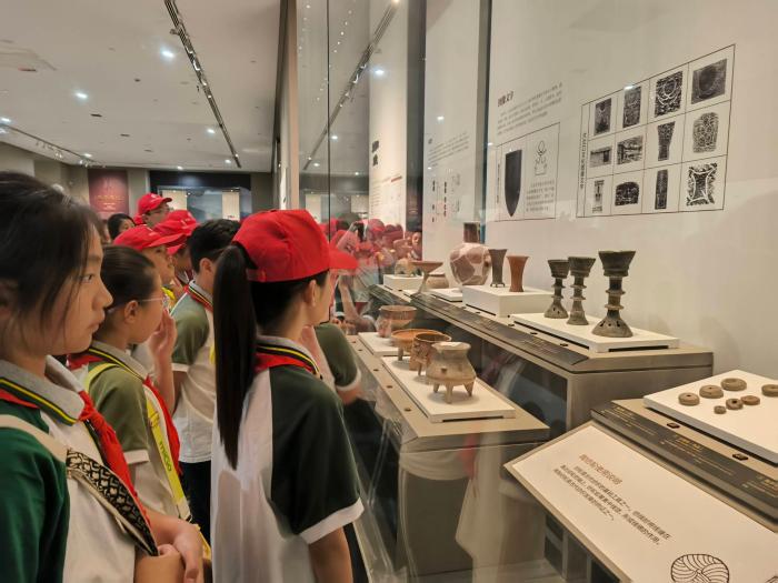 滨城区第八中学五年级开展齐文化授书礼研学